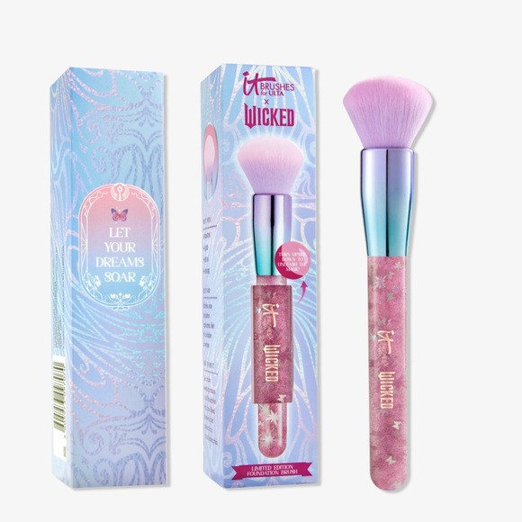 IT BRUSH Other - IT MAKEUP BRUSH